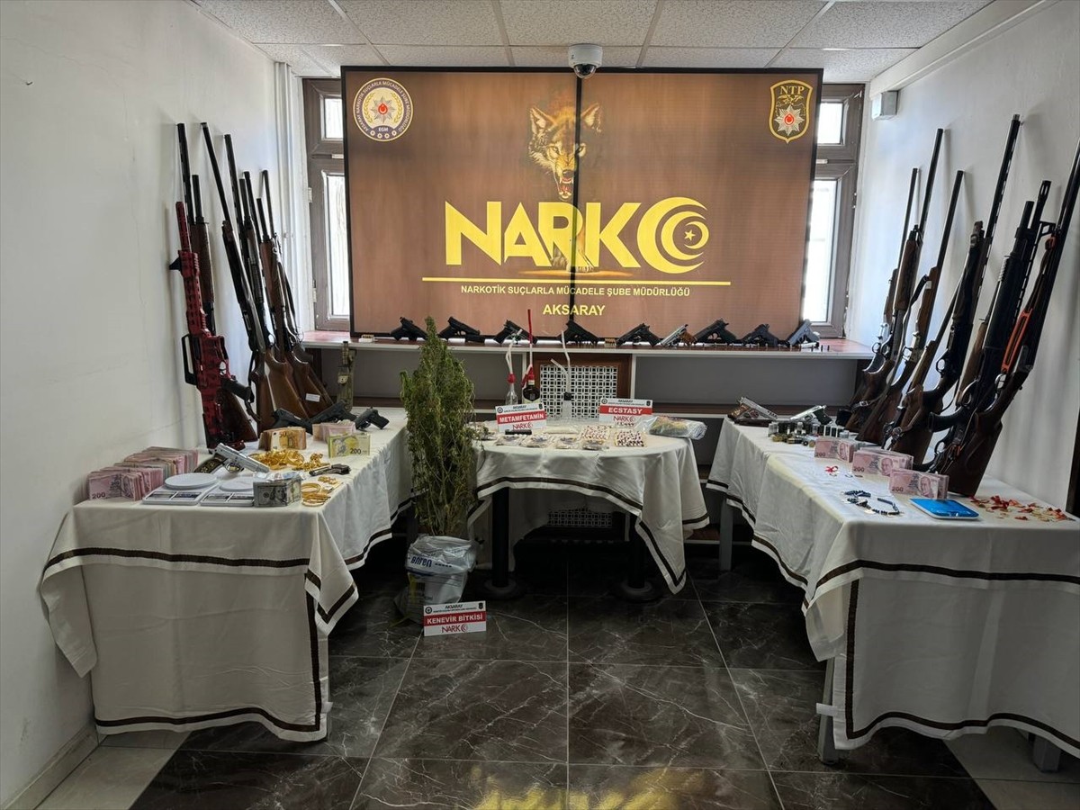 Aksaray merkezli 17 ildeki "Narkoçelik-41" operasyonunda gözaltına alınan 280 şüpheliden 89'u...