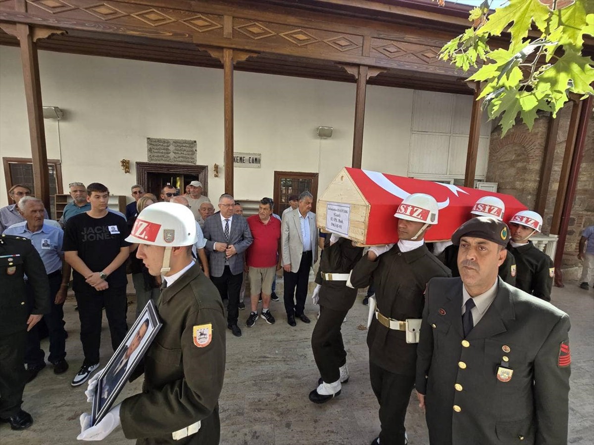 Balıkesir'in Edremit ilçesinde rahatsızlanarak vefat eden 82 yaşındaki Kıbrıs Barış Harekatı...