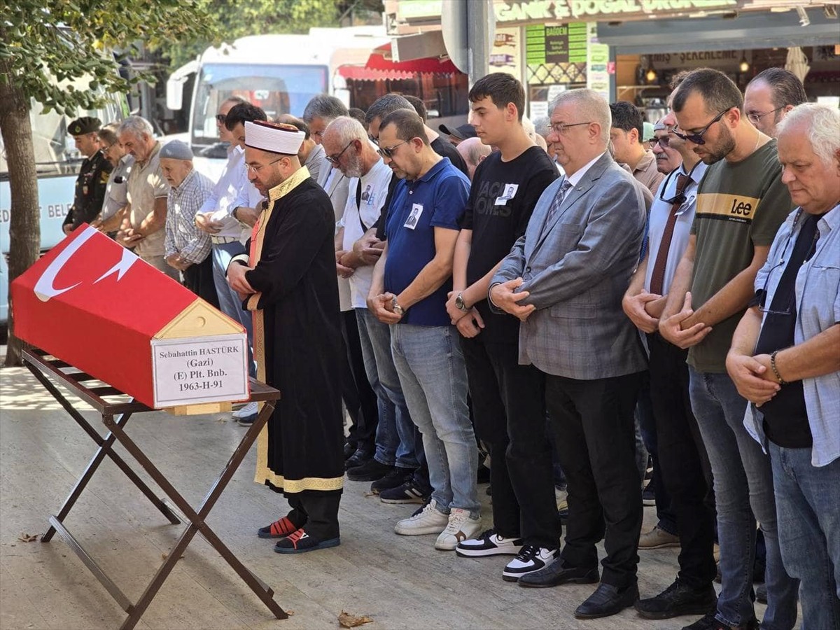 Balıkesir'in Edremit ilçesinde rahatsızlanarak vefat eden 82 yaşındaki Kıbrıs Barış Harekatı...