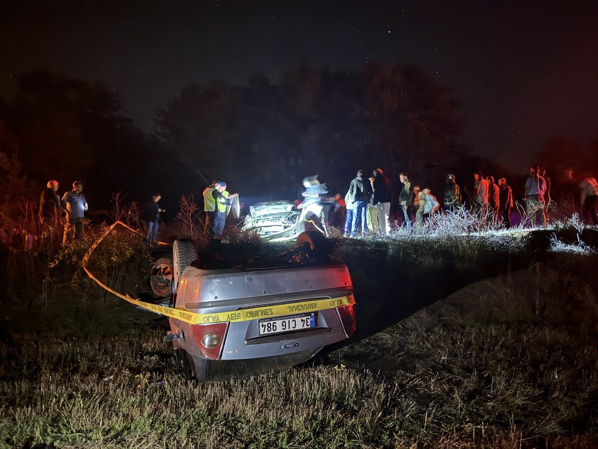  Bolu'da iki otomobilin çarpışması sonucu 6 kişi yaralandı.