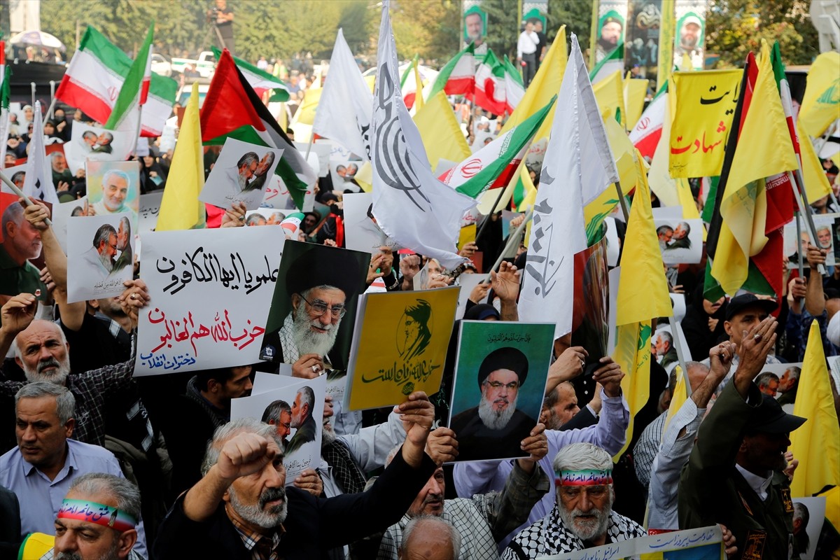 İran'ın başkenti Tahran'da İsrail'in Filistin ve Lübnan'a saldırılarını protesto ve Hizbullah ve...