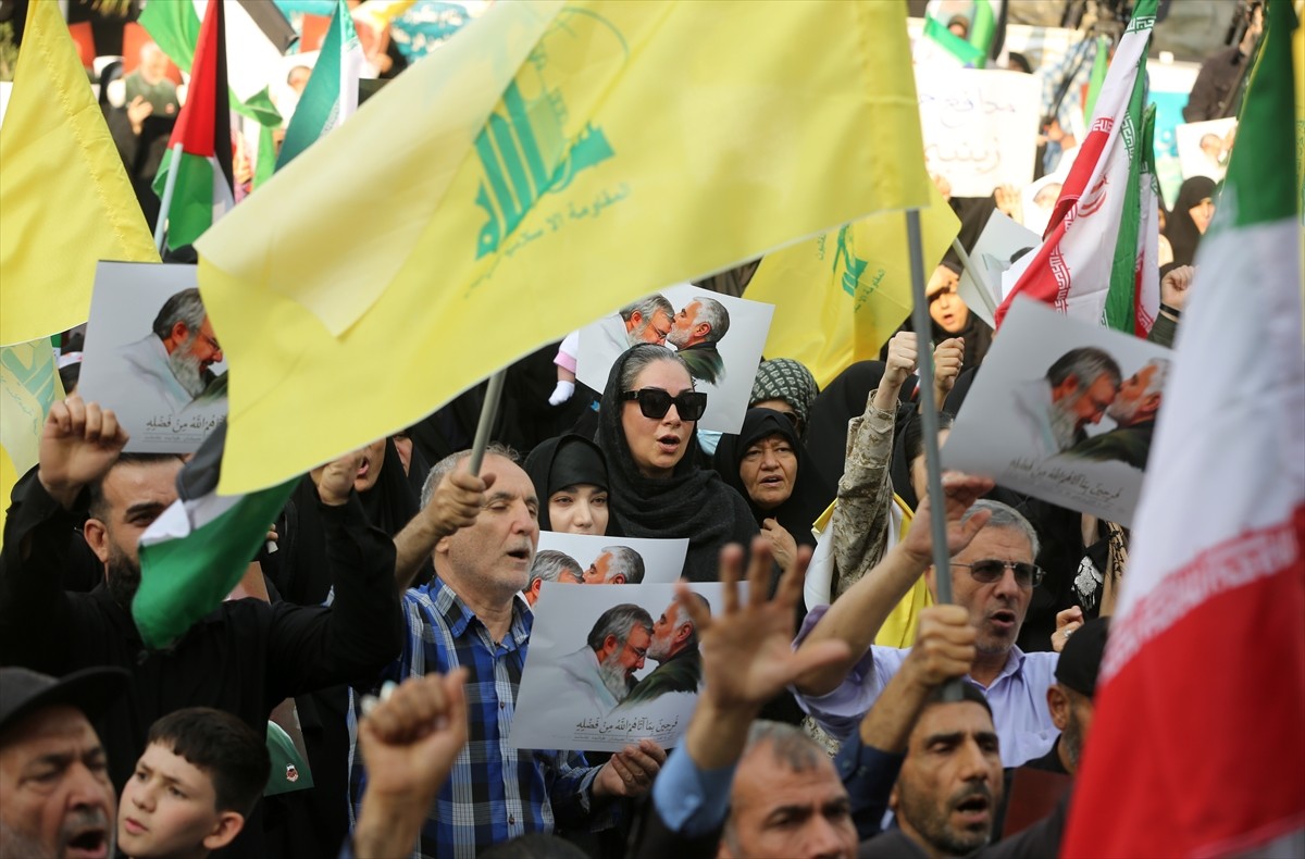 İran'ın başkenti Tahran'da İsrail'in Filistin ve Lübnan'a saldırılarını protesto ve Hizbullah ve...