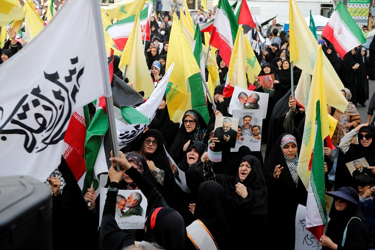 İran'ın başkenti Tahran'da İsrail'in Filistin ve Lübnan'a saldırılarını protesto ve Hizbullah ve...