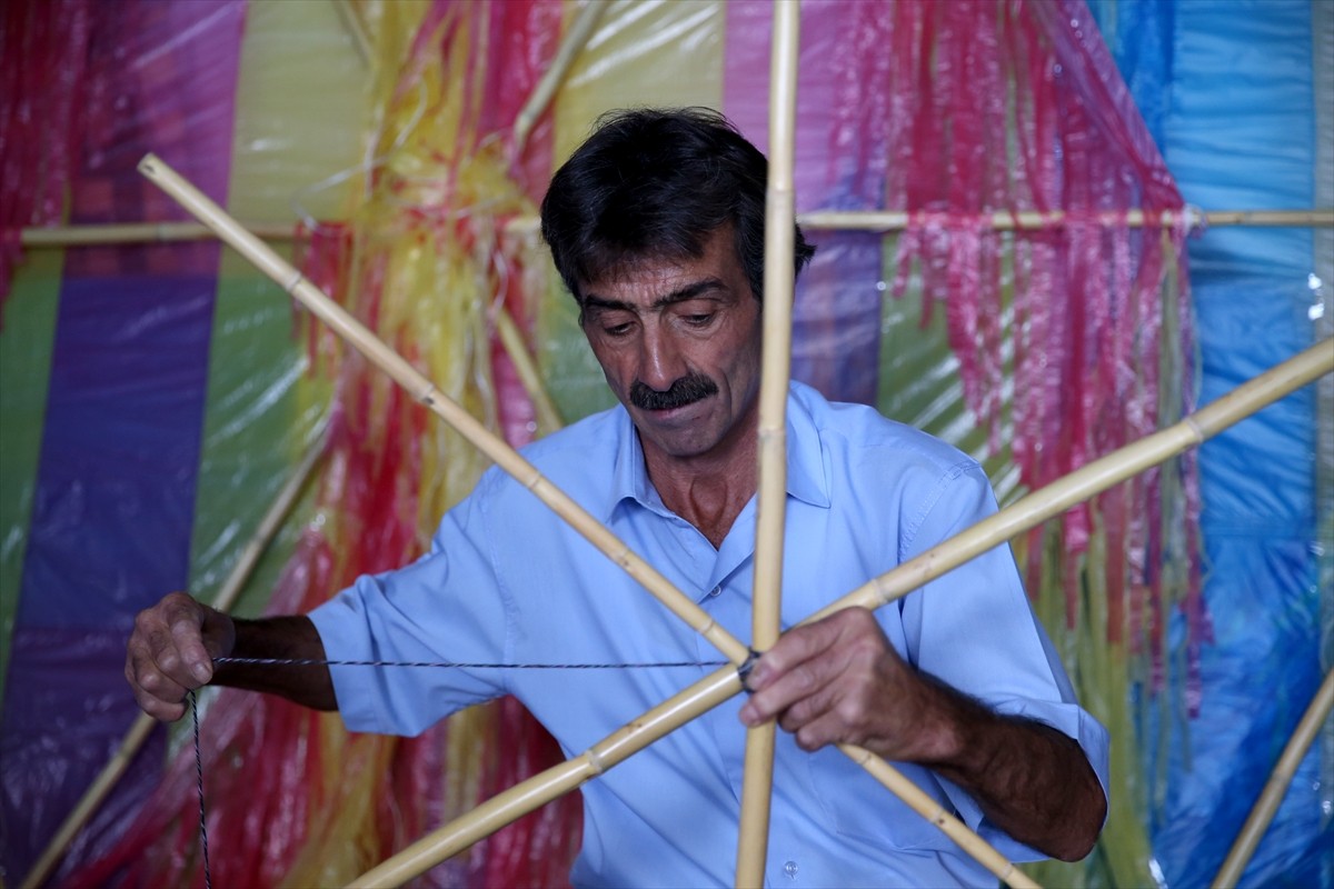 Kayseri'nin Hacılar ilçesinde yaşayan 56 yaşındaki Mehmet Ayvaz'ın çocukluğunda uçurduğu...