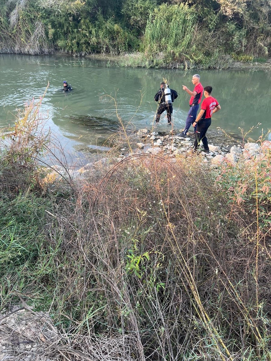 Mersin'in Tarsus ilçesinde nehre giren genç boğuldu.