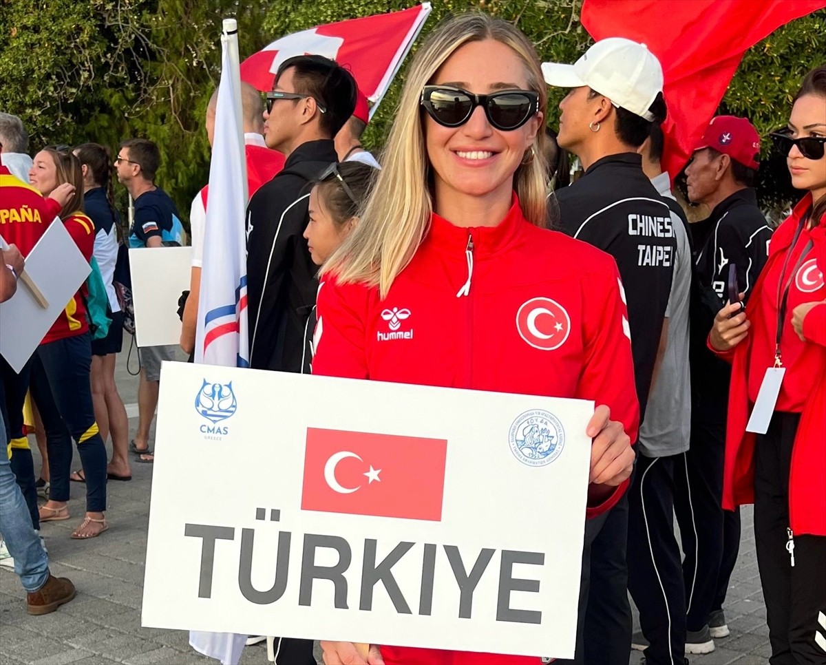 Milli sporcu Şahika Ercümen, Yunanistan'da düzenlenen Serbest Dalış Dünya Şampiyonası’nda Paletsiz...