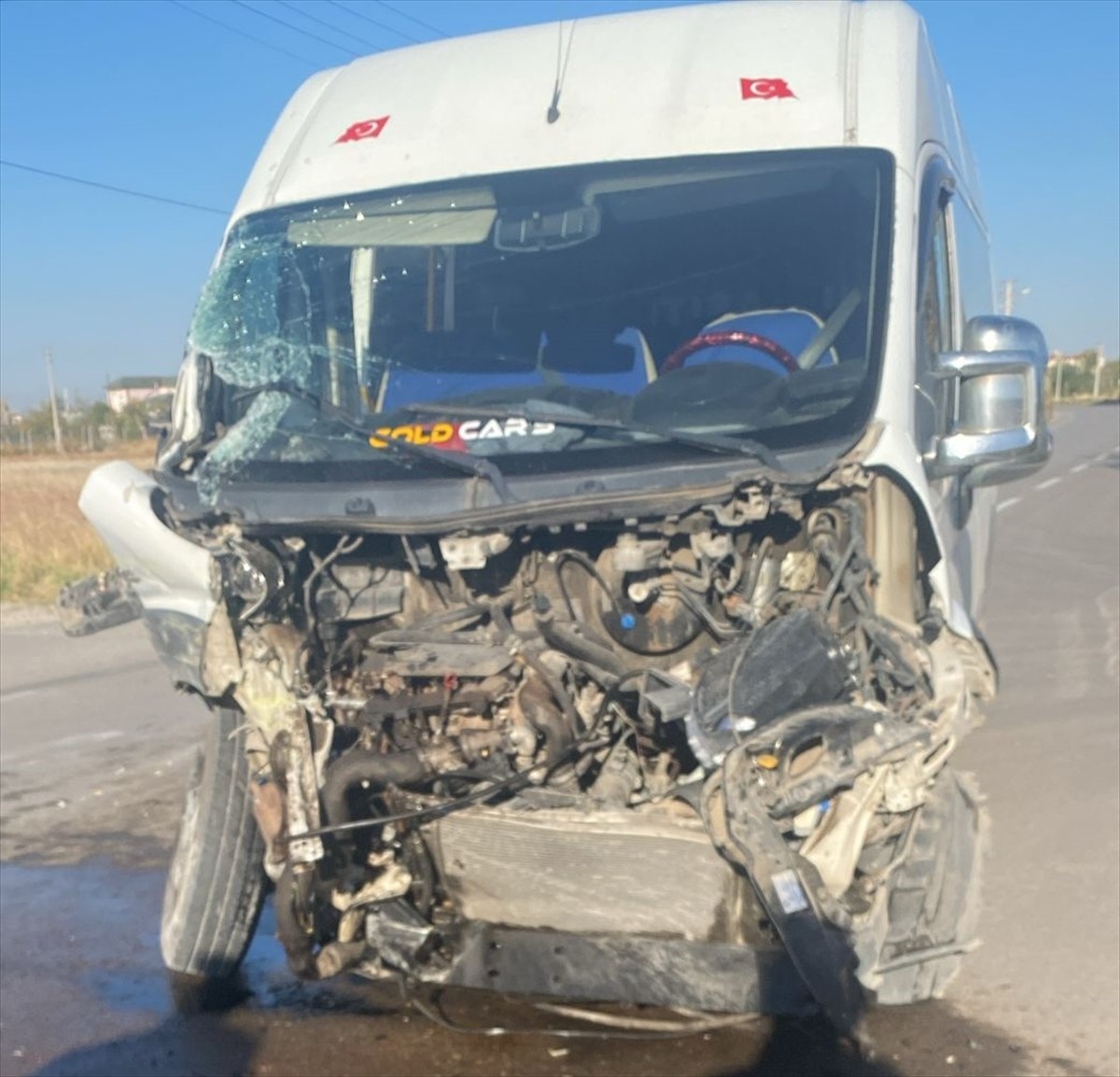 Aksaray'da öğrenci servis minibüsü ile tırın çarpışması sonucu 5'i öğrenci 6 kişi...