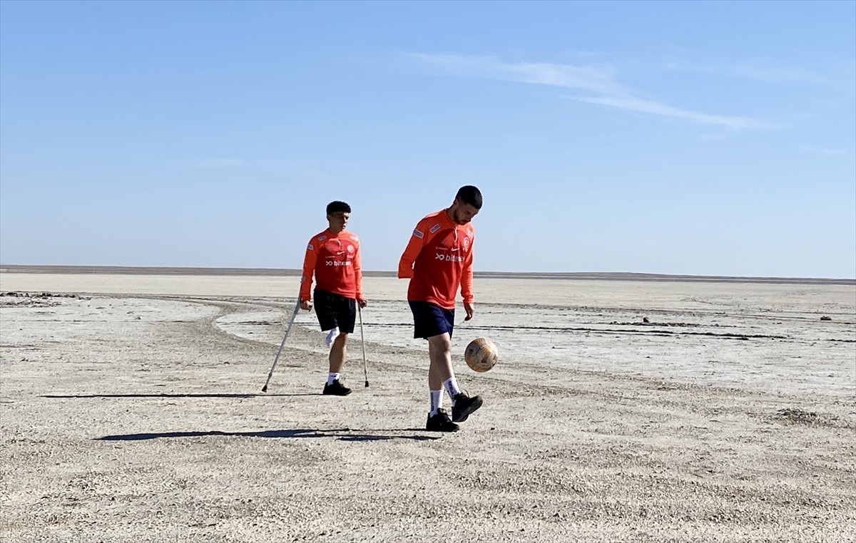 Ampute Milli Futbol Takımı, Seyfe Gölü Kuş Cenneti'ndeki kuraklığa dikkati çekti. Arnavutluk'taki...