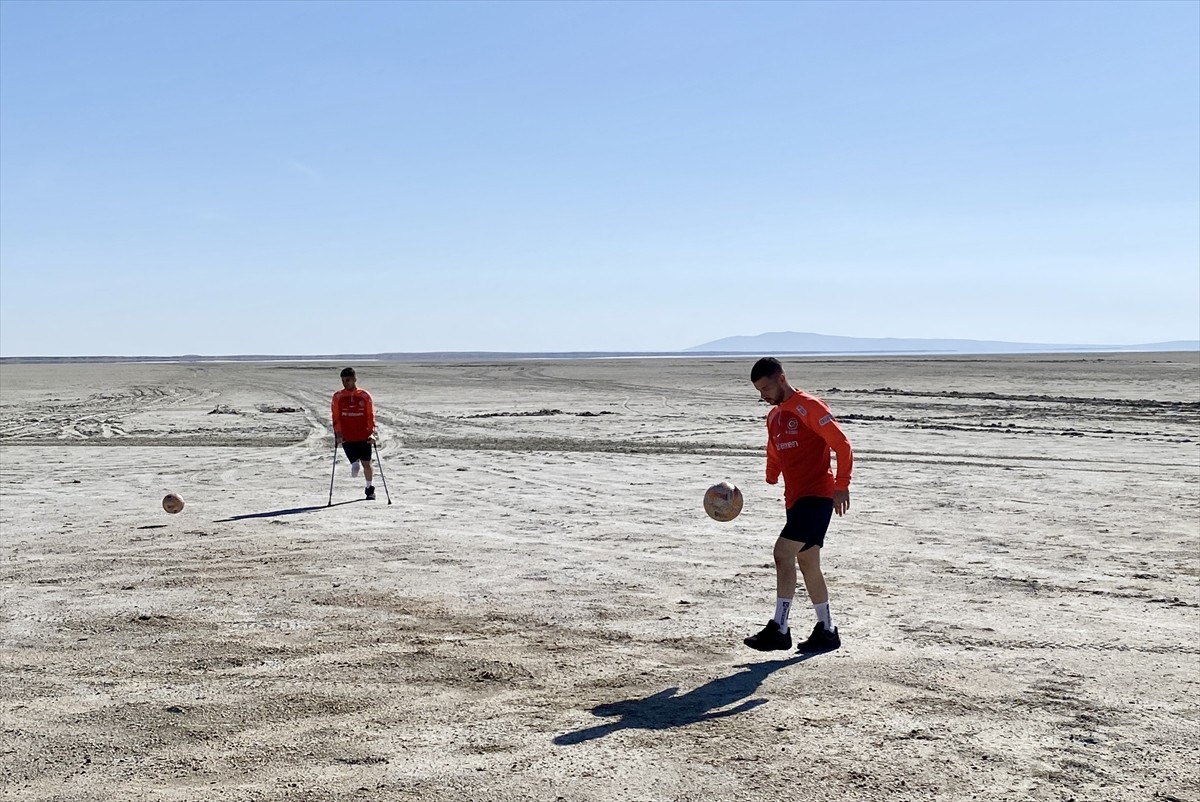 Ampute Milli Futbol Takımı, Seyfe Gölü Kuş Cenneti'ndeki kuraklığa dikkati çekti. Arnavutluk'taki...