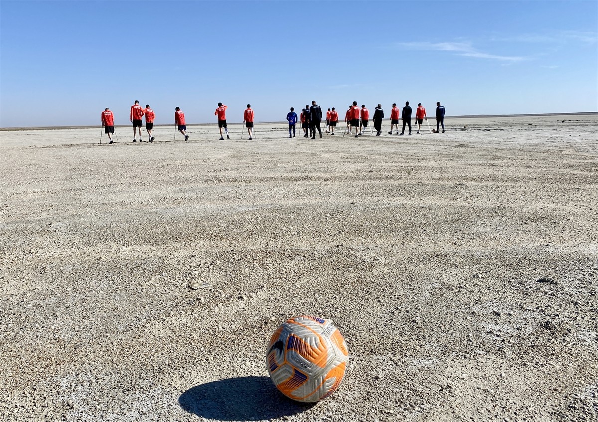 Ampute Milli Futbol Takımı, Seyfe Gölü Kuş Cenneti'ndeki kuraklığa dikkati çekti. Arnavutluk'taki...