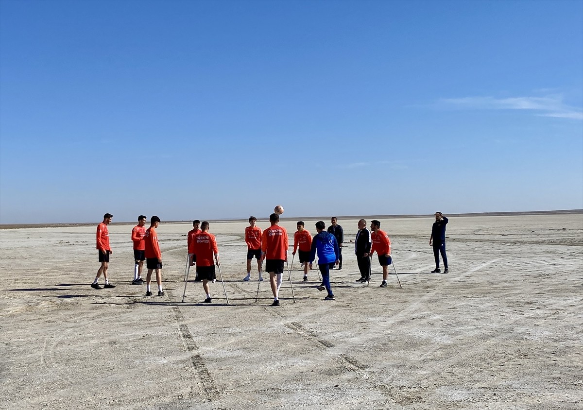 Ampute Milli Futbol Takımı, Seyfe Gölü Kuş Cenneti'ndeki kuraklığa dikkati çekti. Arnavutluk'taki...