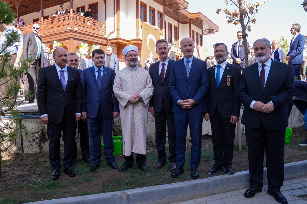 Ankara Valiliği ile İl Müftülüğü iş birliğinde yapımı tamamlanan Fidan Diyanet Gençlik Merkezinin...