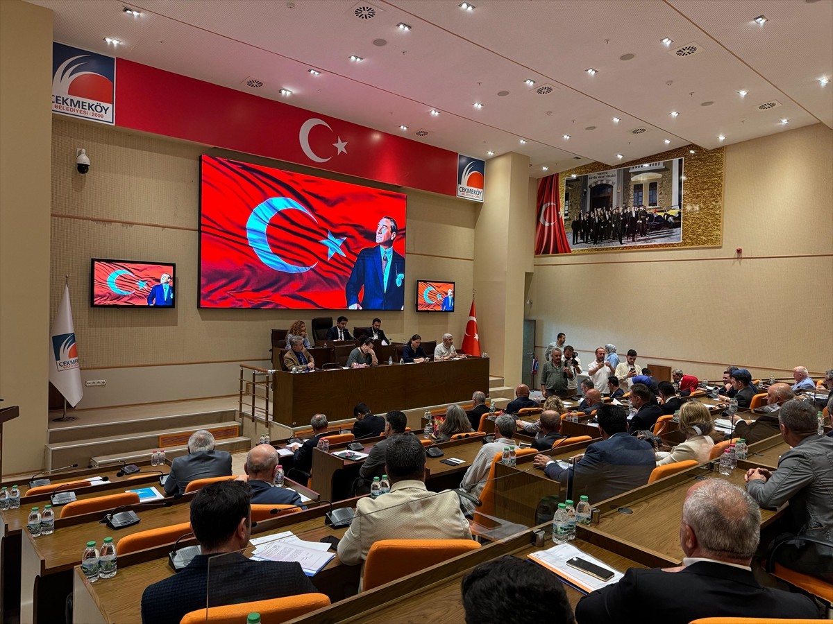 Çekmeköy Belediyesi meclis toplantısı, 1. Başkanvekili Bora Kılıç yönetiminde belediye hizmet...