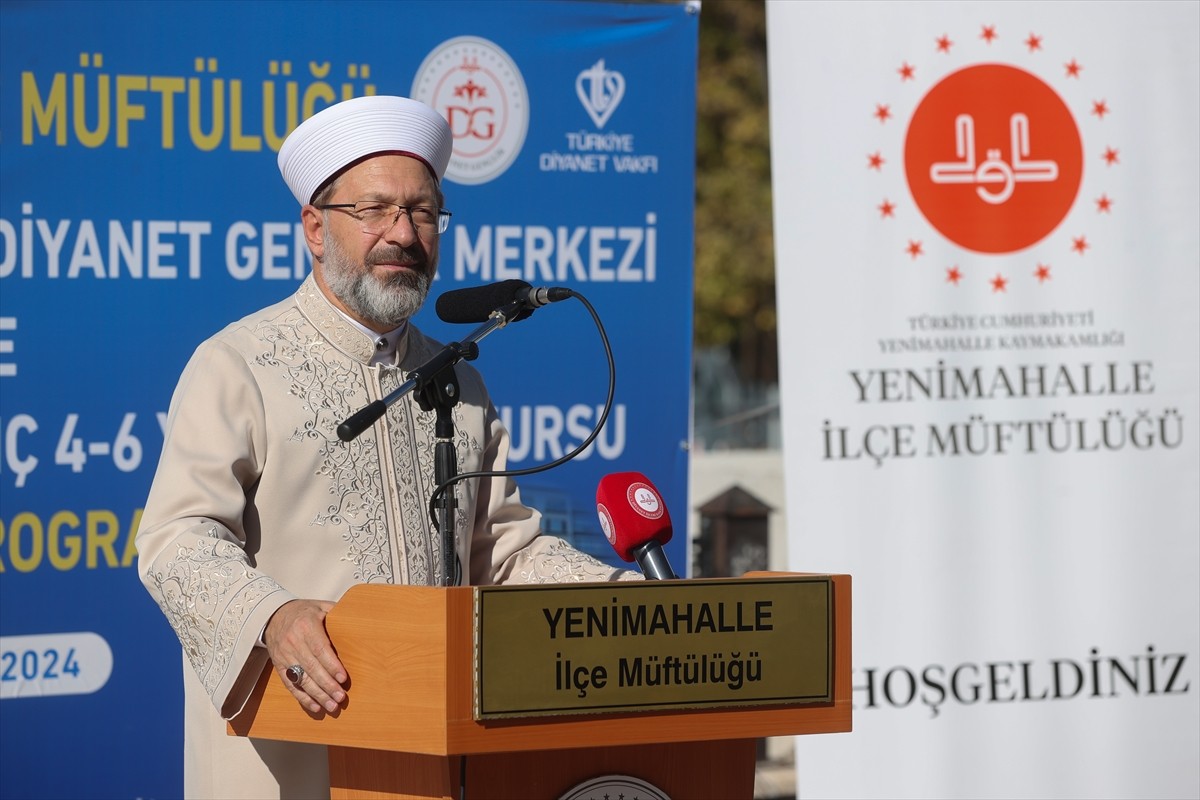 Diyanet İşleri Başkanı Ali Erbaş (sol 3), Ankara'da gençlik merkezi ve 4-6 yaş Kur'an kursunun...