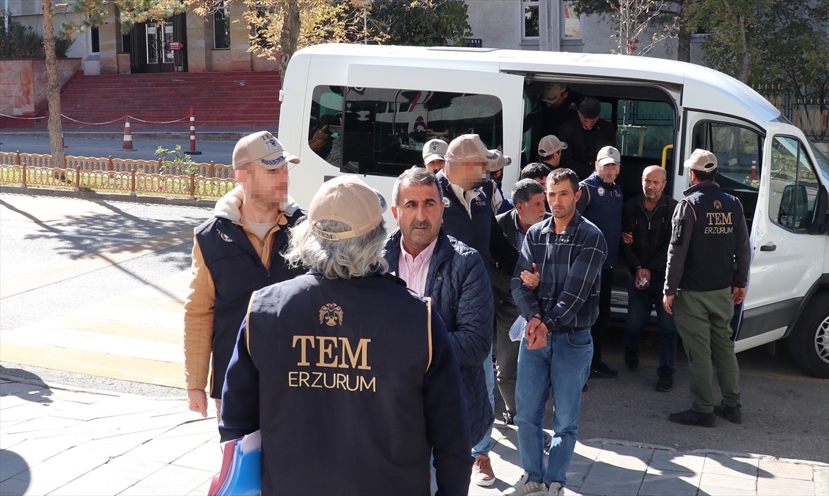 Erzurum merkezli İstanbul, Tekirdağ, Mersin, Aydın ve Eskişehir'de belirlenen adreslere düzenlenen...