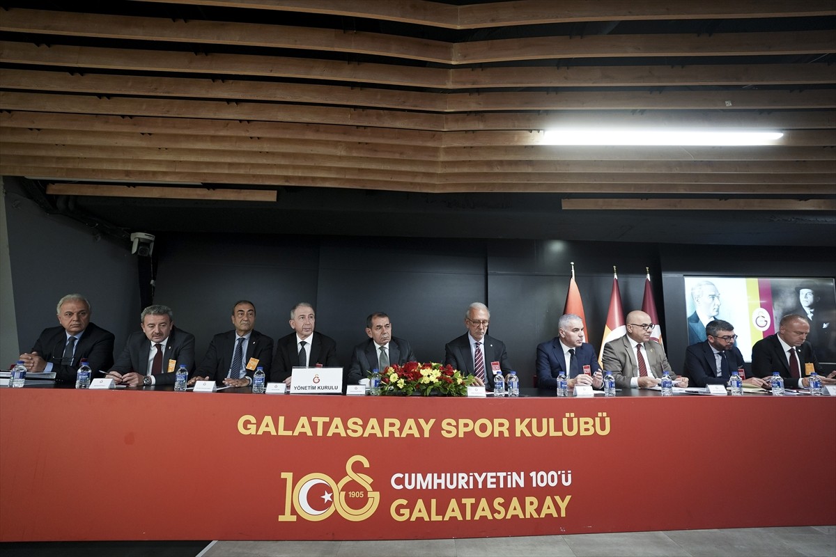 Galatasaray Kulübünde ekim ayı olağan divan kurulu toplantısı RAMS Park Stadı Özhan Canaydın...