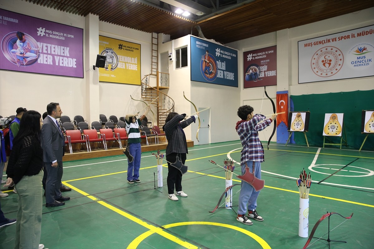 Gençlik ve Spor Bakan Yardımcısı Enes Eminoğlu, ziyaretlerde bulunmak üzere Muş'a geldi. Eminoğlu...