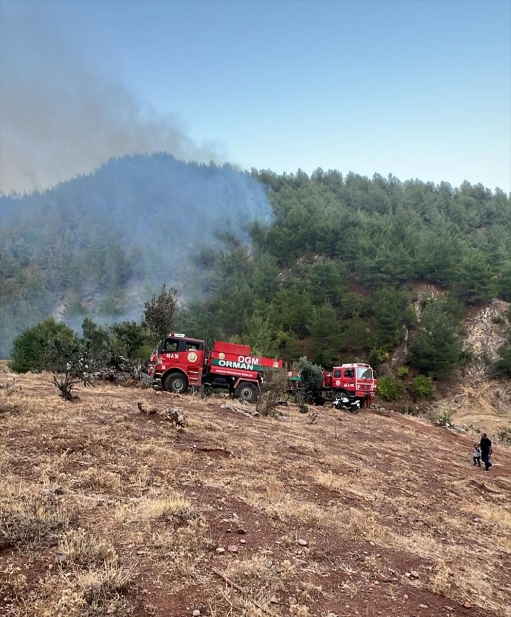  Havadan ve karadan müdahale edilen yangın, kısa sürede kontrol altına alındı.Gaziantep'in...