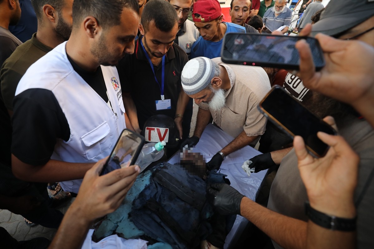 İsrail ordusunun Gazze Şeridi'nin kuzeyindeki Cibaliye Mülteci Kampı'na düzenlediği saldırıda...