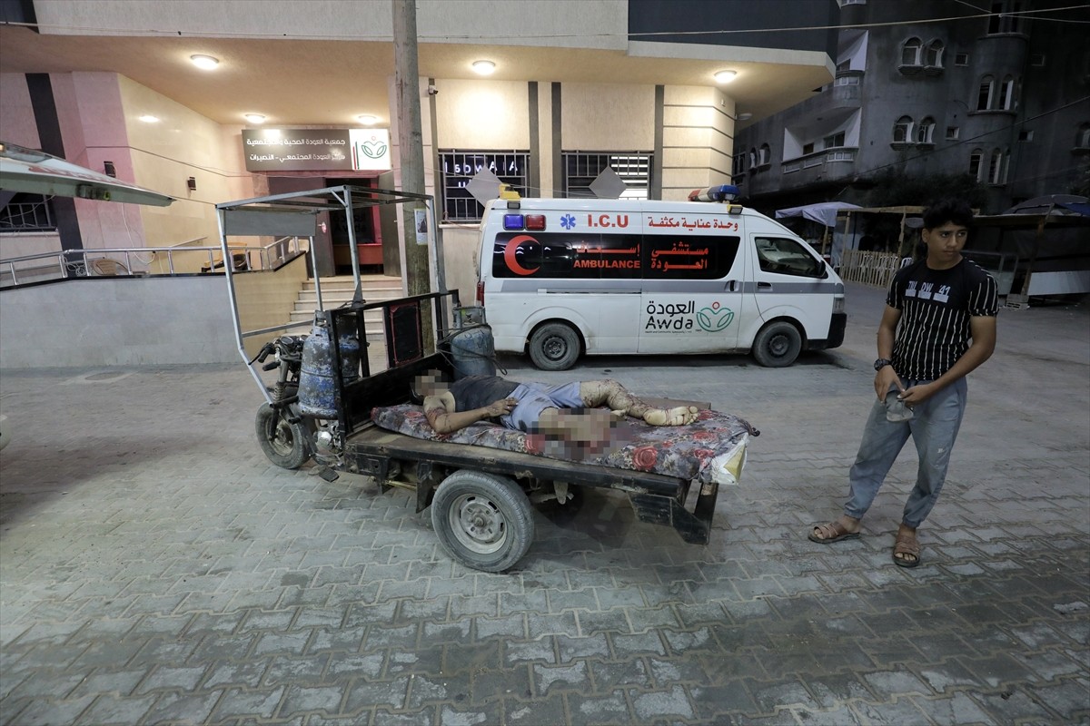 İsrail ordusunun Gazze Şeridi'nin orta kesiminde bulunan Nuseyrat Mülteci Kampı'ndaki El-Cemel...