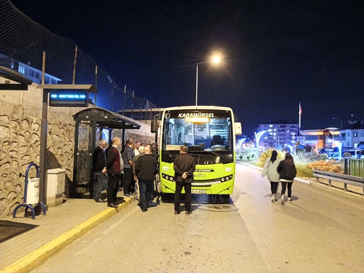 Kocaeli'nin Karamürsel ilçesinde özel halk otobüsünde bıçaklı saldırıya uğrayan kişi yaşamını...