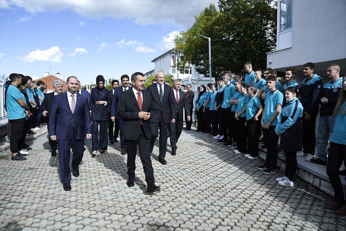 Milli Eğitim Bakanı Yusuf Tekin, Türkiye Maarif Vakfı'nın (TMV) Bosna Hersek'in başkenti...