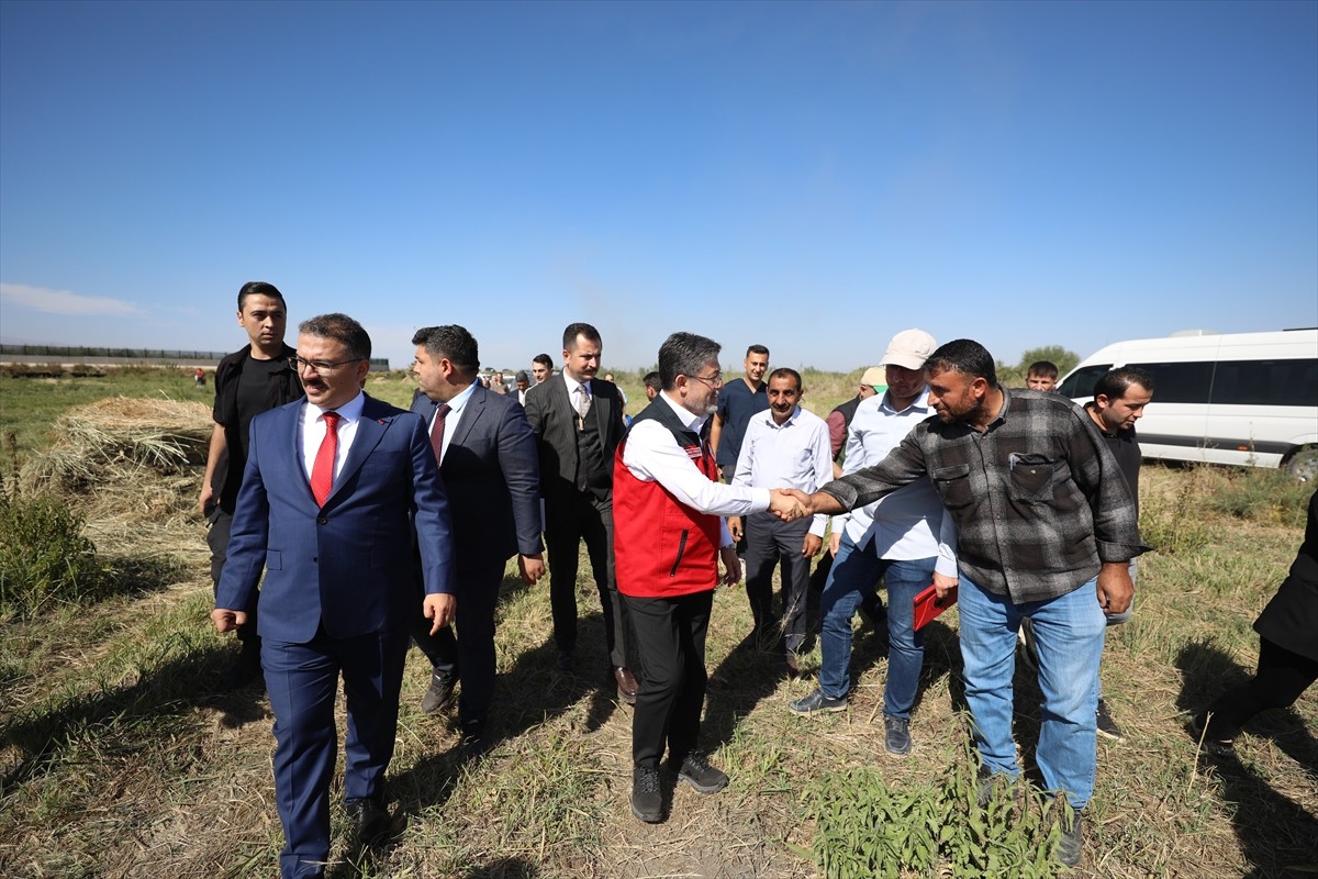 Tarım ve Orman Bakanı İbrahim Yumaklı, Iğdır'daki Tarım İşletmeleri Genel Müdürlüğü (TİGEM) Kazım...