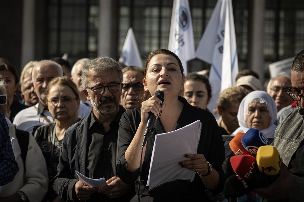 Ankara Garı önünde, 10 Ekim 2015'te terör örgütü DEAŞ mensubu iki canlı bombanın gerçekleştirdiği...