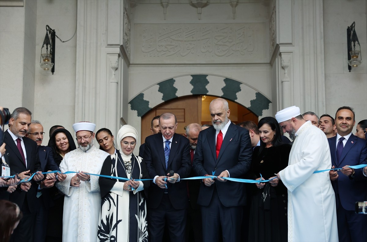 Cumhurbaşkanı Recep Tayyip Erdoğan ve Arnavutluk Başbakanı Edi Rama, Arnavutluk'un başkenti...
