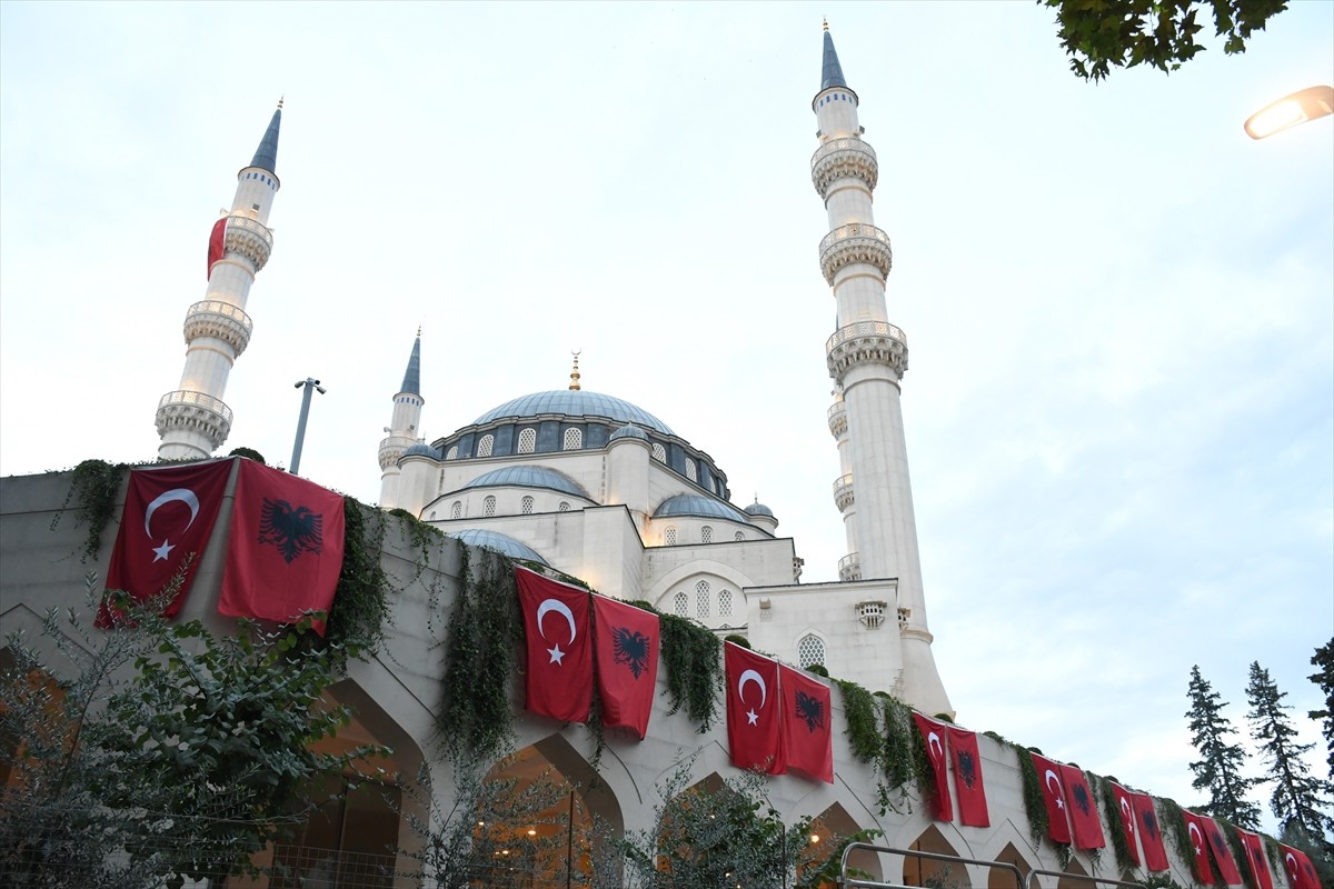 Cumhurbaşkanı Recep Tayyip Erdoğan'ın bugün gerçekleştireceği Arnavutluk ziyareti öncesi başkent...