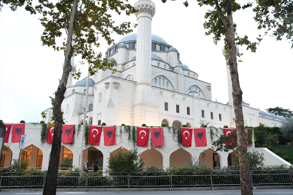 Cumhurbaşkanı Recep Tayyip Erdoğan'ın bugün gerçekleştireceği Arnavutluk ziyareti öncesi başkent...