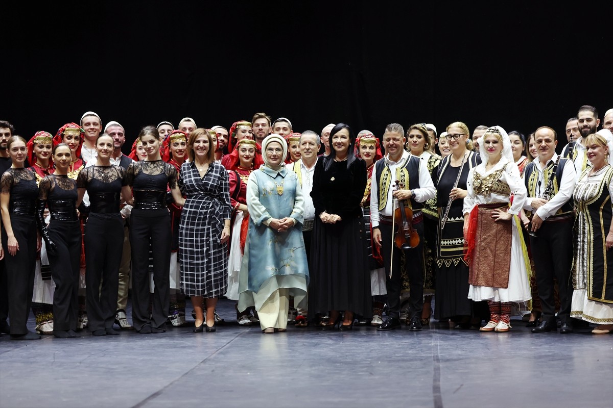 Cumhurbaşkanı Recep Tayyip Erdoğan'ın eşi Emine Erdoğan, Arnavutluk Başbakanı Edi Rama'nın eşi...