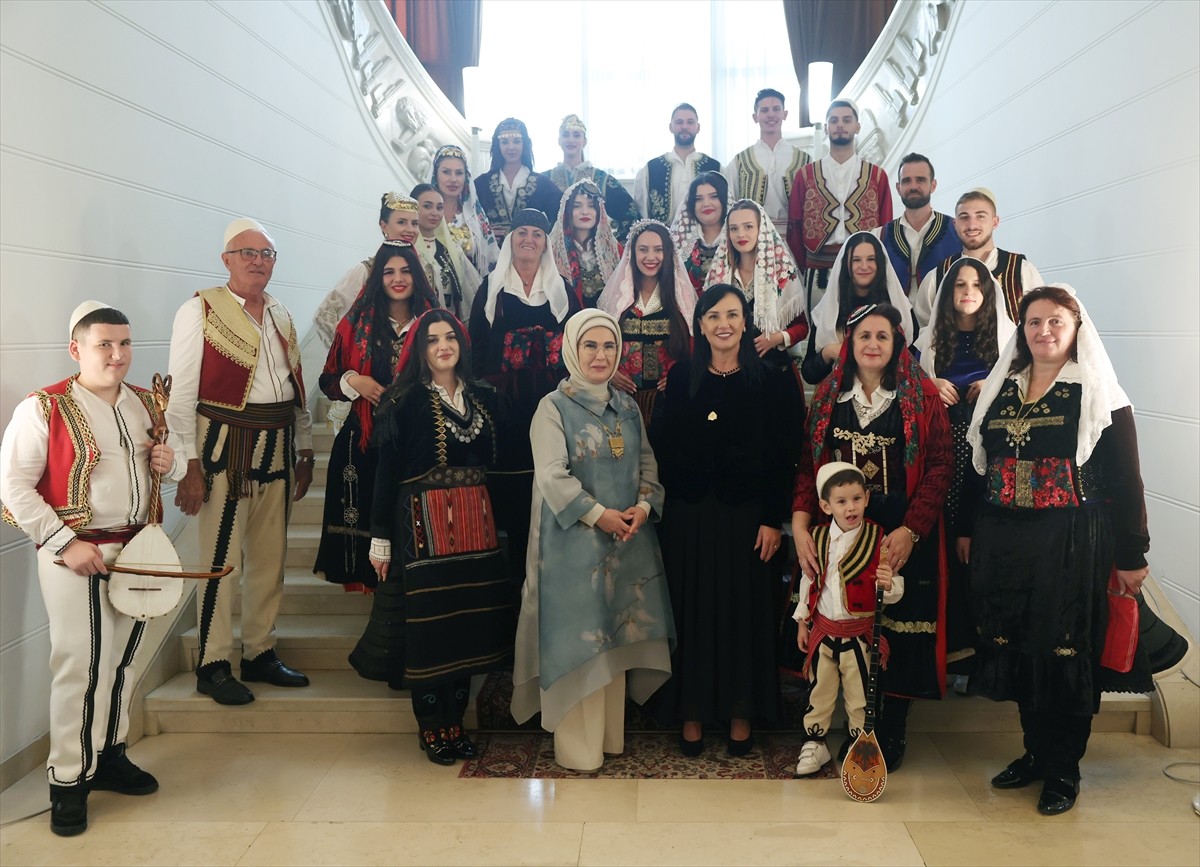 Cumhurbaşkanı Recep Tayyip Erdoğan'ın eşi Emine Erdoğan, Arnavutluk Başbakanı Edi Rama'nın eşi...