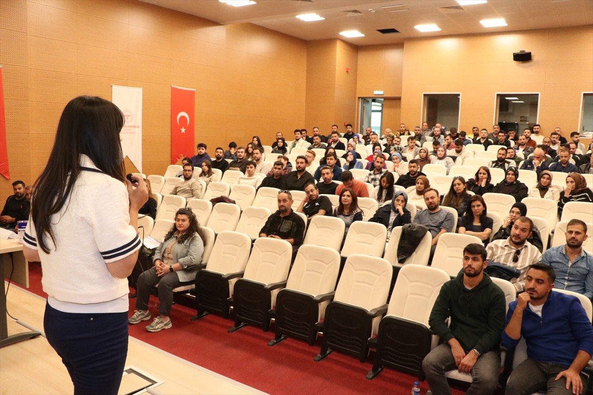 Erzurum'da, 112 Acil Sağlık ekiplerine öfke kontrolü ve stres yönetimi ile iş sağlığı ve güvenliği...