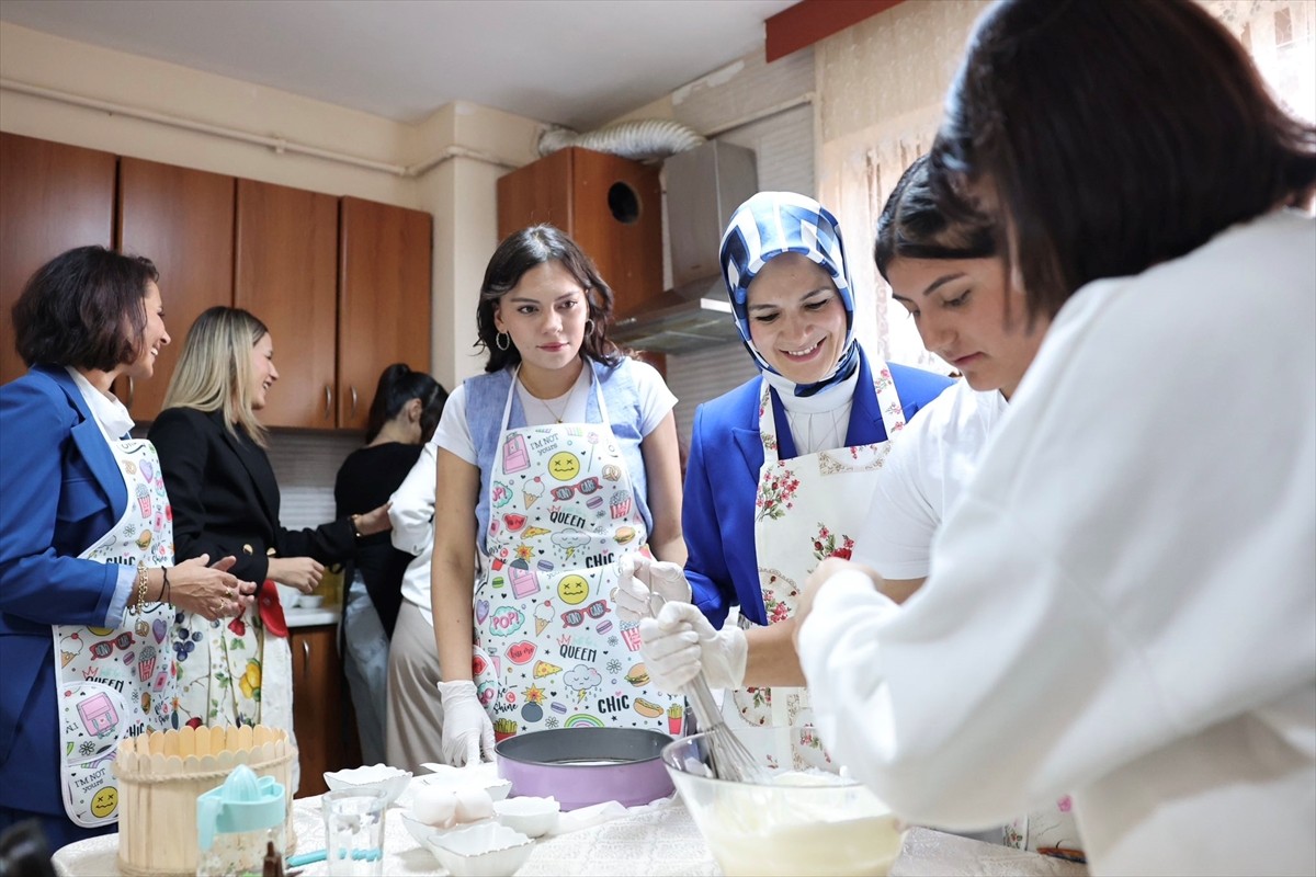 Aile ve Sosyal Hizmetler Bakanı Mahinur Özdemir Göktaş, "11 Ekim Dünya Kız Çocukları Günü"...