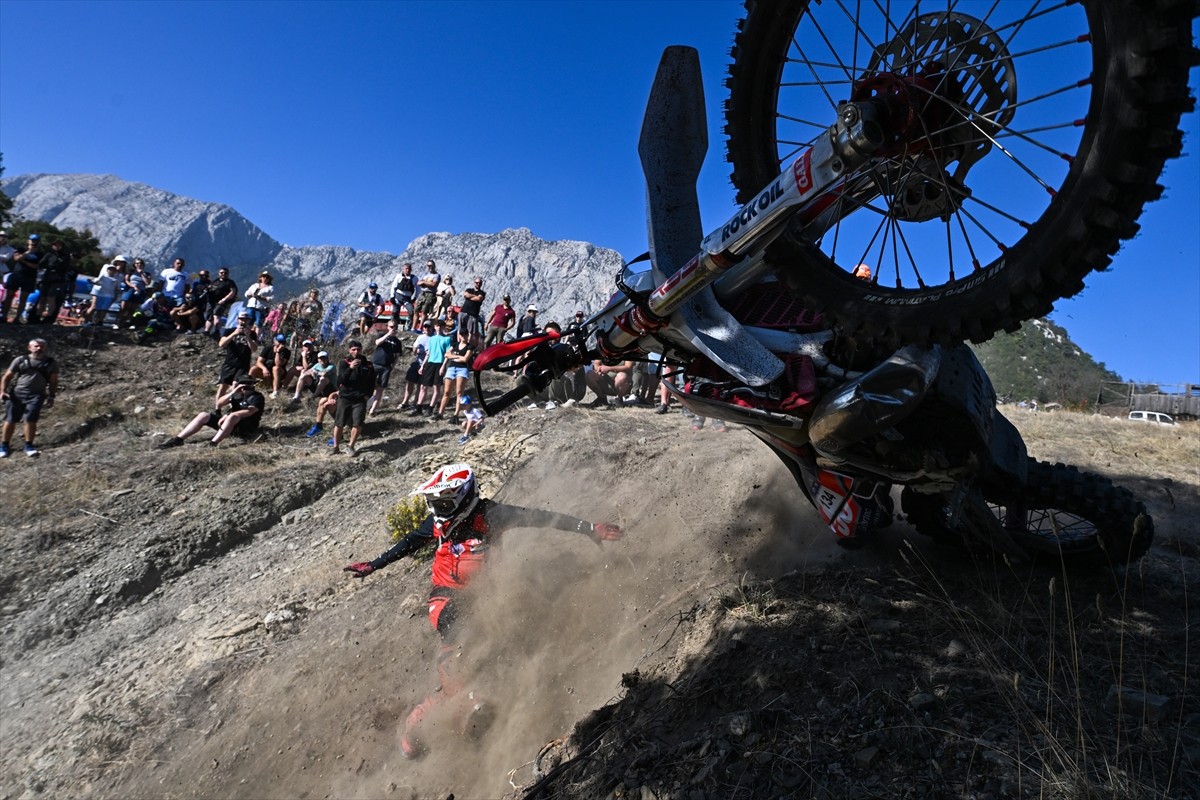 Antalya'nın Kemer ilçesinde düzenlenen Hard Enduro Dünya Şampiyonası'nın 6. ayağı Sea To Sky...