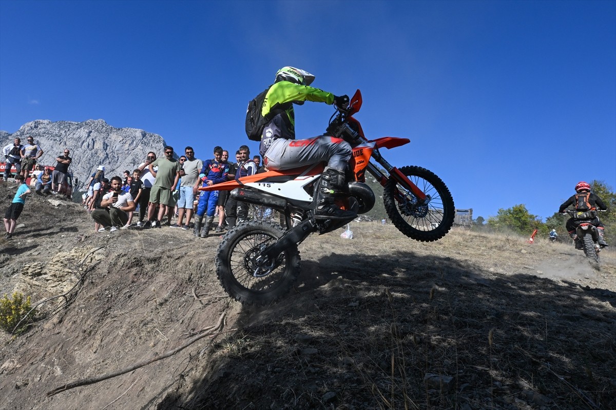 Antalya'nın Kemer ilçesinde düzenlenen Hard Enduro Dünya Şampiyonası'nın 6. ayağı Sea To Sky...