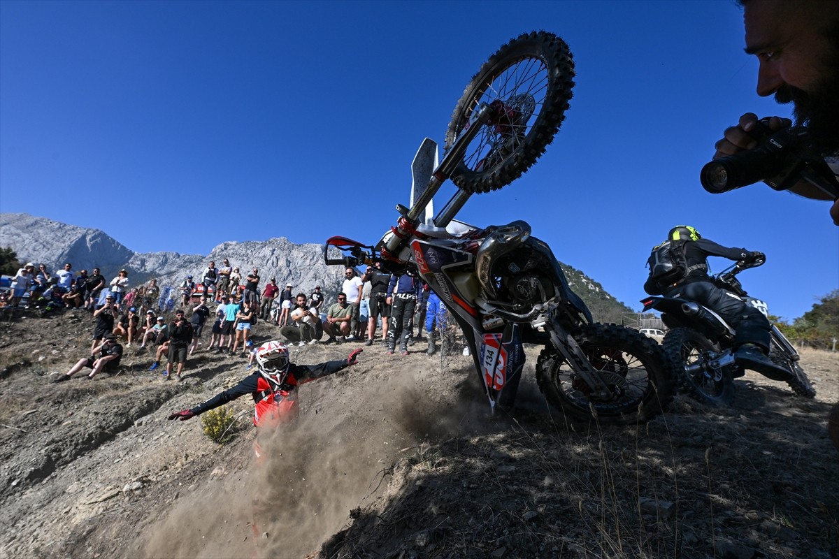 Antalya'nın Kemer ilçesinde düzenlenen Hard Enduro Dünya Şampiyonası'nın 6. ayağı Sea To Sky...