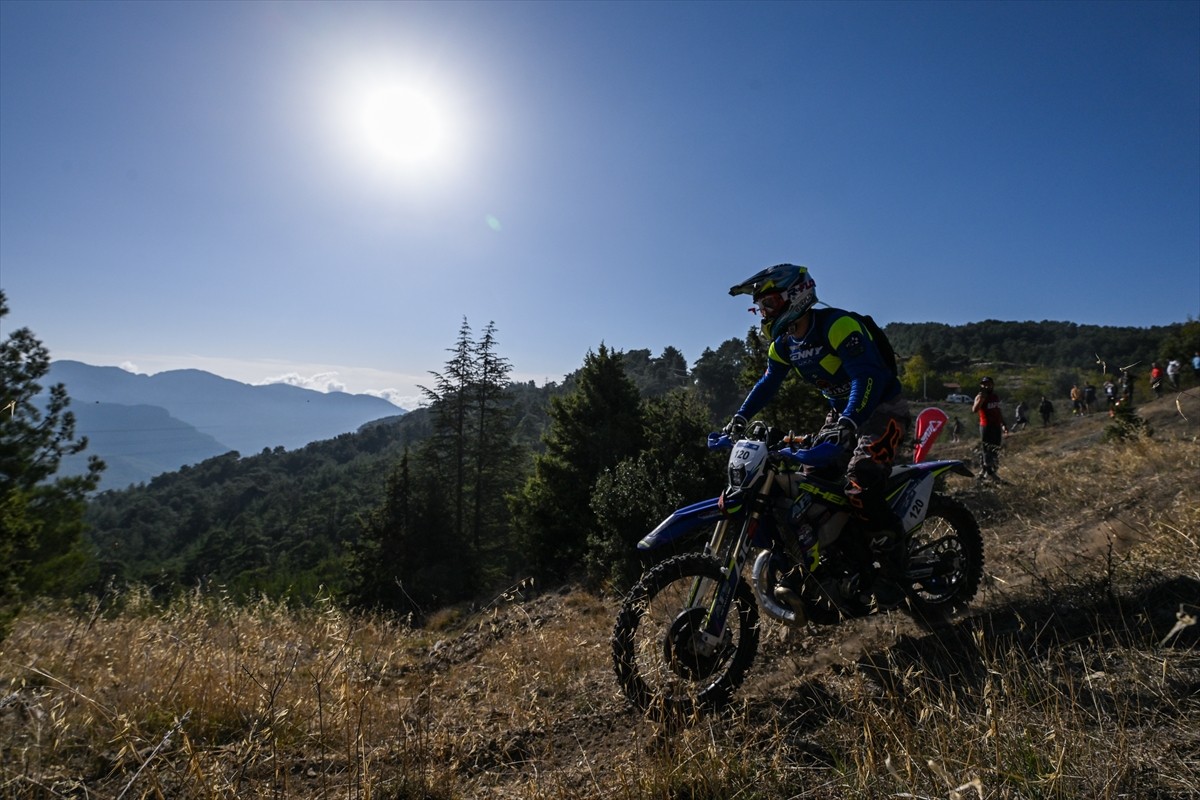 Antalya'nın Kemer ilçesinde düzenlenen Hard Enduro Dünya Şampiyonası'nın 6. ayağı Sea To Sky...