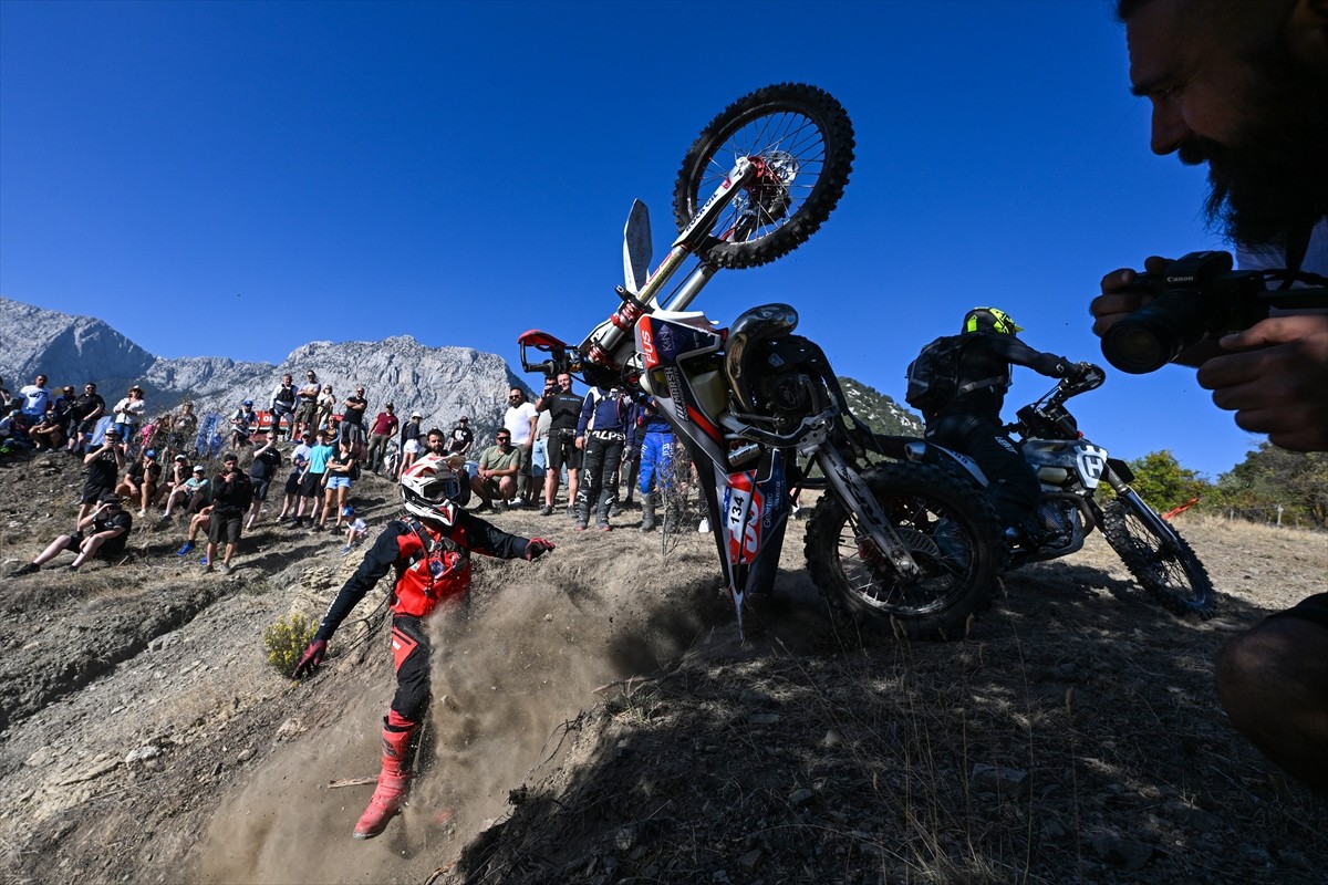 Antalya'nın Kemer ilçesinde düzenlenen Hard Enduro Dünya Şampiyonası'nın 6. ayağı Sea To Sky...