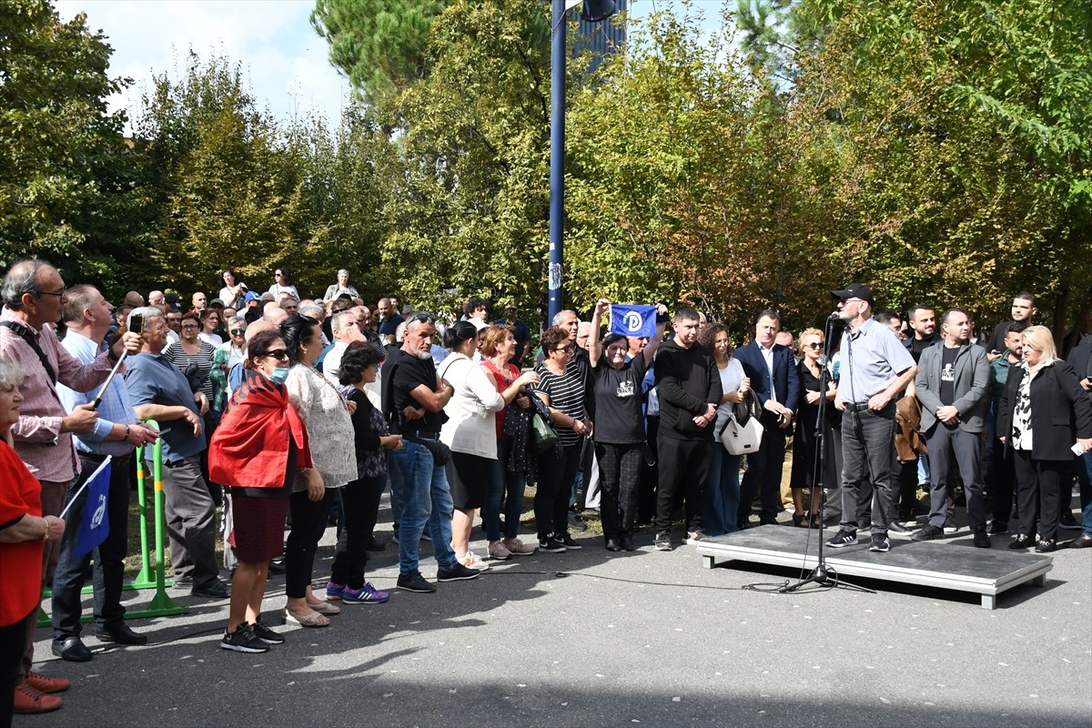 Arnavutluk'un başkenti Tiran'da belediyedeki yolsuzluk iddialarına yönelik protestolar sürerken...