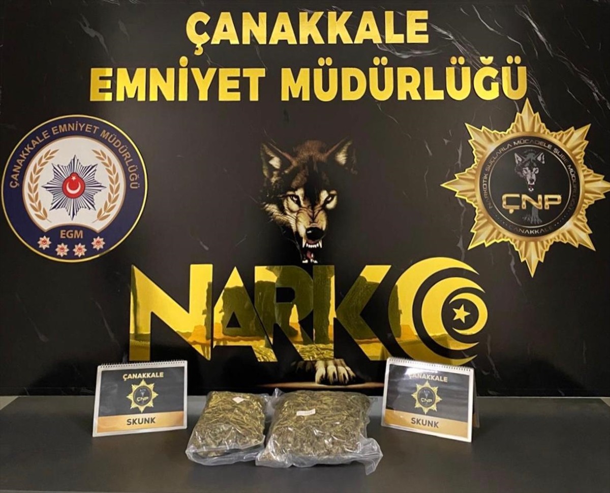 Çanakkale'de düzenlenen operasyonda 1 kilo 700 gram skunk ele geçirildi.