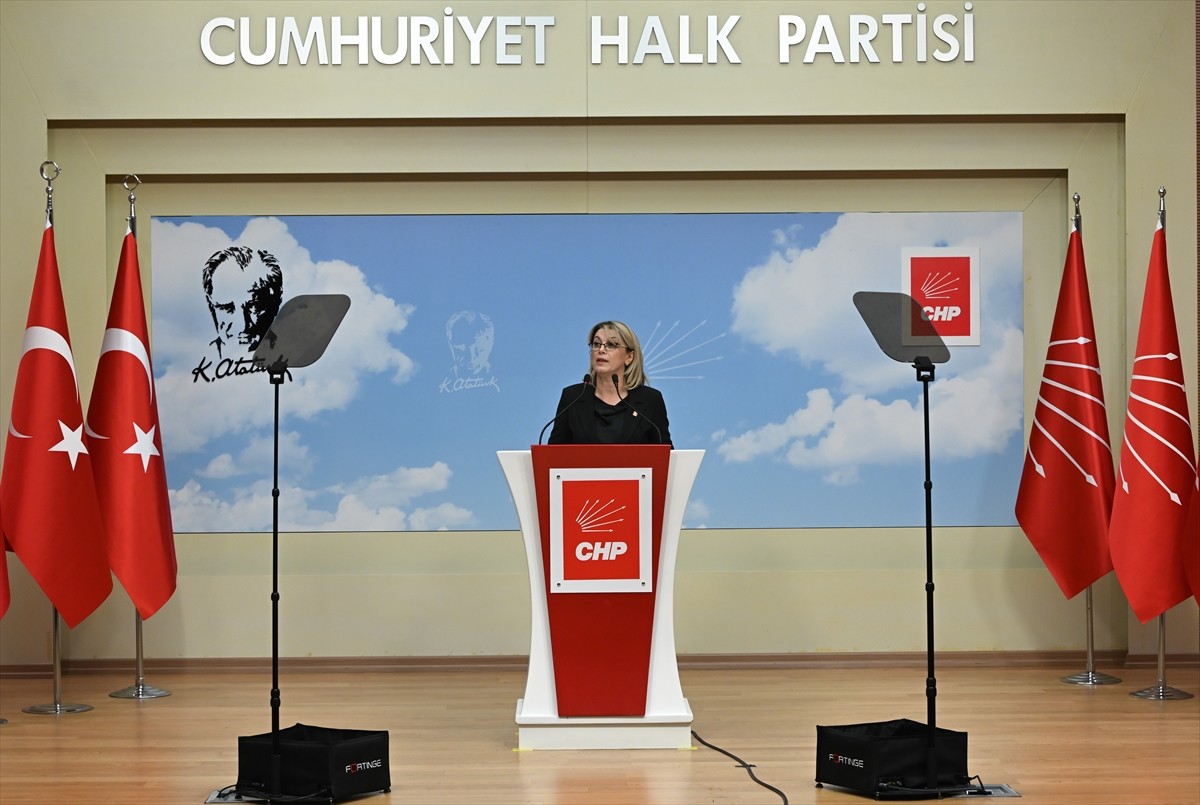 CHP Kadın Kolları Genel Başkanı Asu Kaya, partisinin genel merkezinde düzenlediği basın...