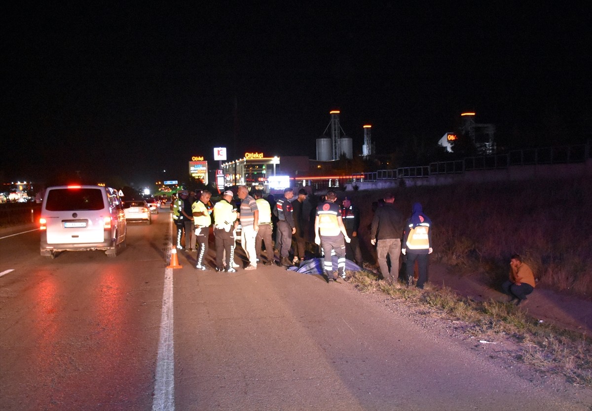 Kırıkkale'de otomobilin çarptığı 75 yaşındaki kişi yaşamını yitirdi, sürücü yaralandı.  Kaza...