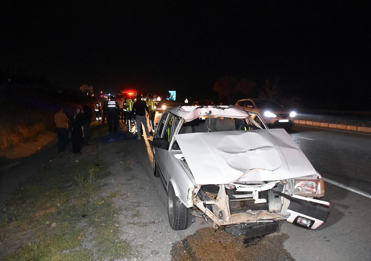 Kırıkkale'de otomobilin çarptığı 75 yaşındaki kişi yaşamını yitirdi, sürücü yaralandı.  Kaza...