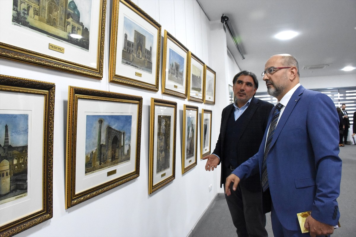 Özbekistan'ın başkenti Taşkent'te, Türk ressam Mustafa Küçüköner'in "Atayurt'tan Anayurda Mimari...