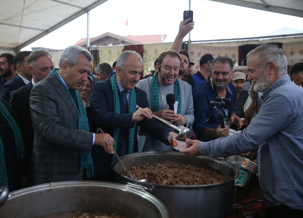 Rize'nin yöresel lezzetlerinin tanıtıldığı 4. GastroRize Festivali başladı. Rize Belediyesi...