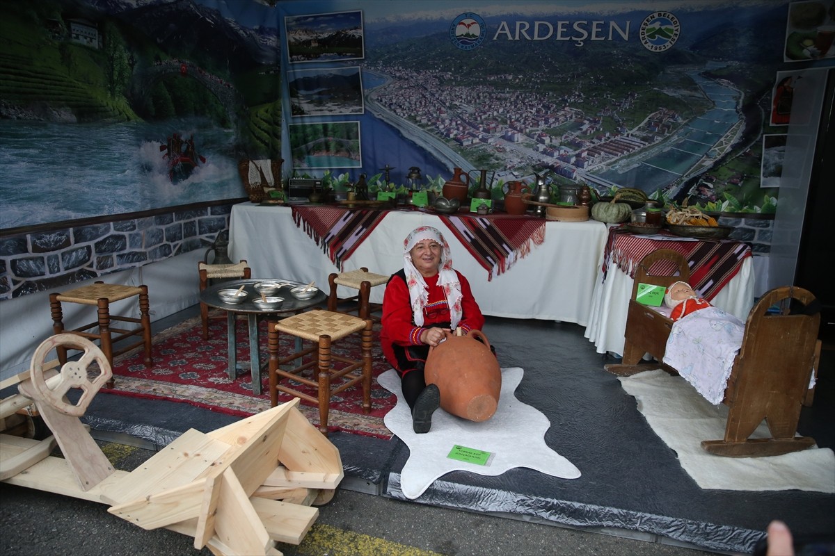 Rize'nin yöresel lezzetlerinin tanıtıldığı 4. GastroRize Festivali başladı. Rize Belediyesi...