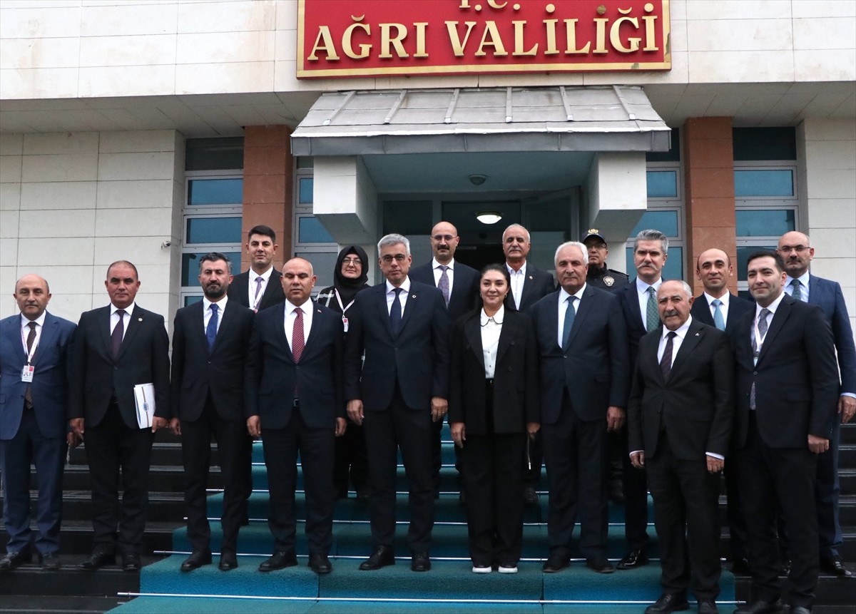 Sağlık Bakanı Kemal Memişoğlu, ziyaret ve incelemelerde bulunmak üzere geldiği Ağrı Valiliğinde il...