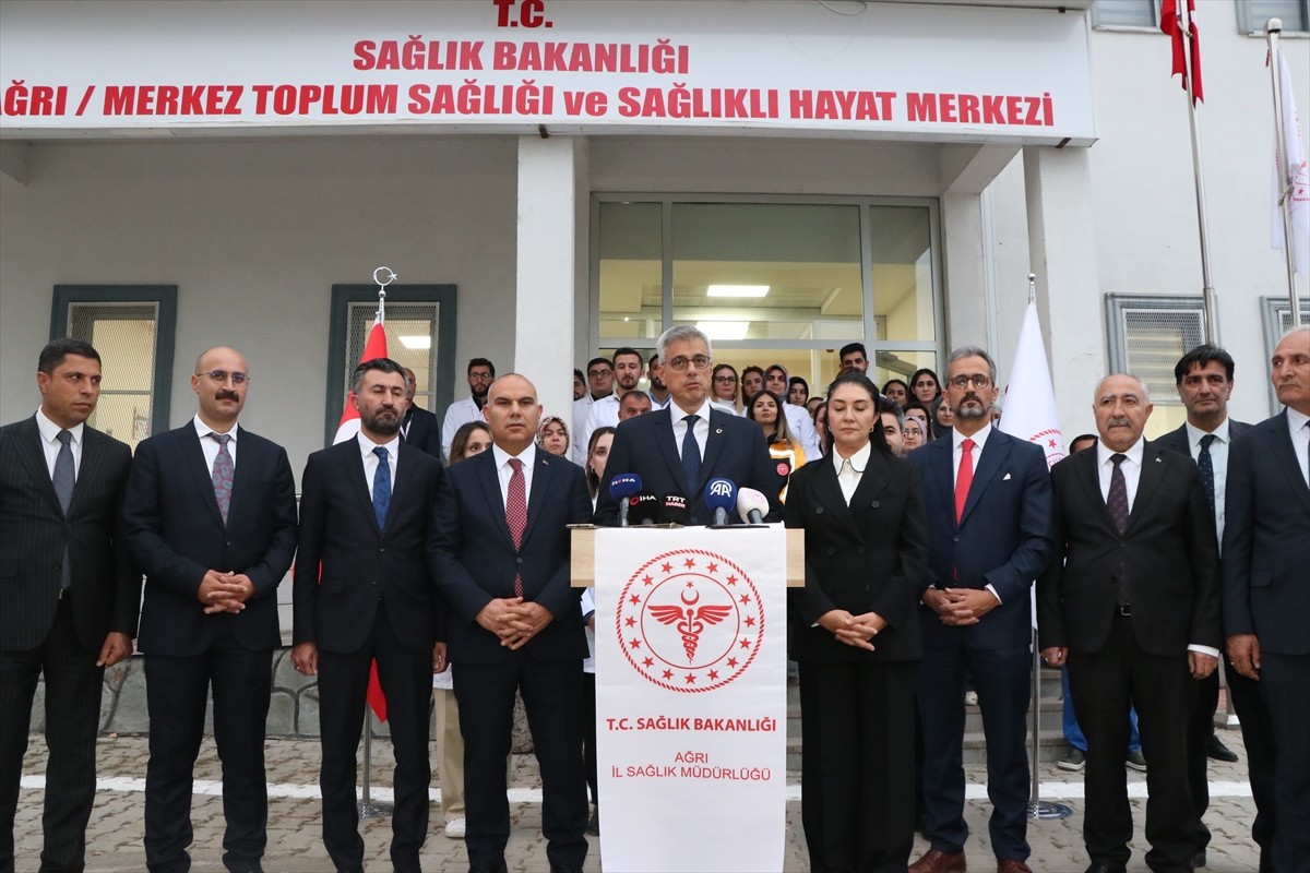 Sağlık Bakanı Kemal Memişoğlu, ziyaret ve incelemelerde bulunmak üzere geldiği Ağrı Valiliğinde il...